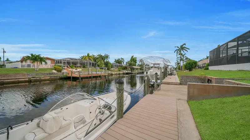 Cape Coral canal bridge clearance guide
